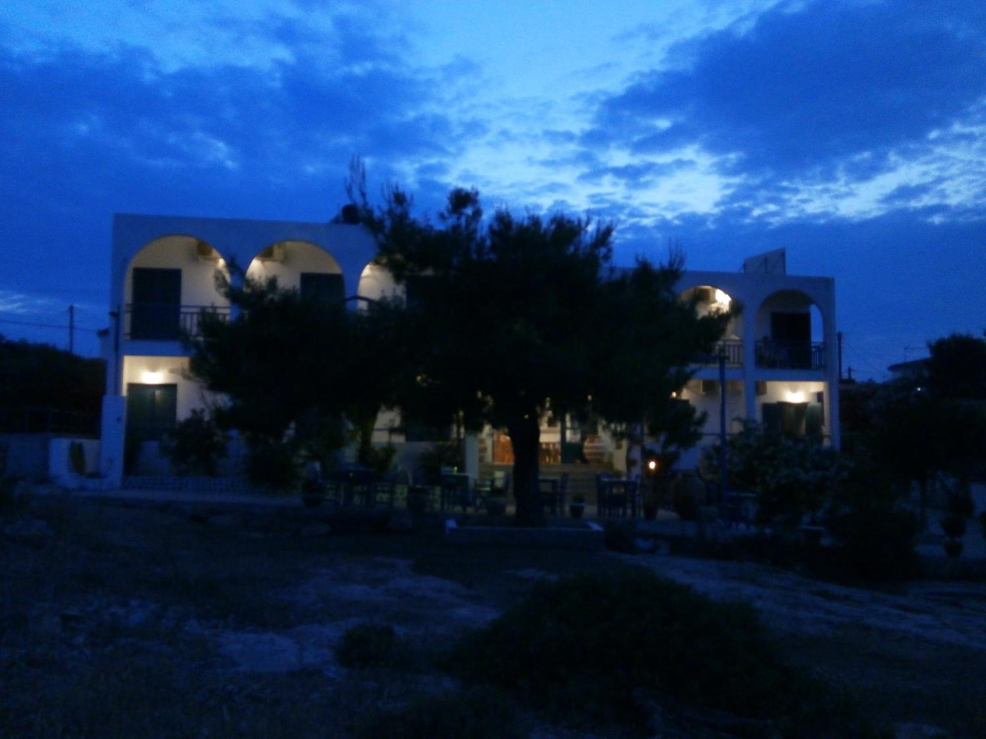 Hotel Flisvos Megalochori  Экстерьер фото